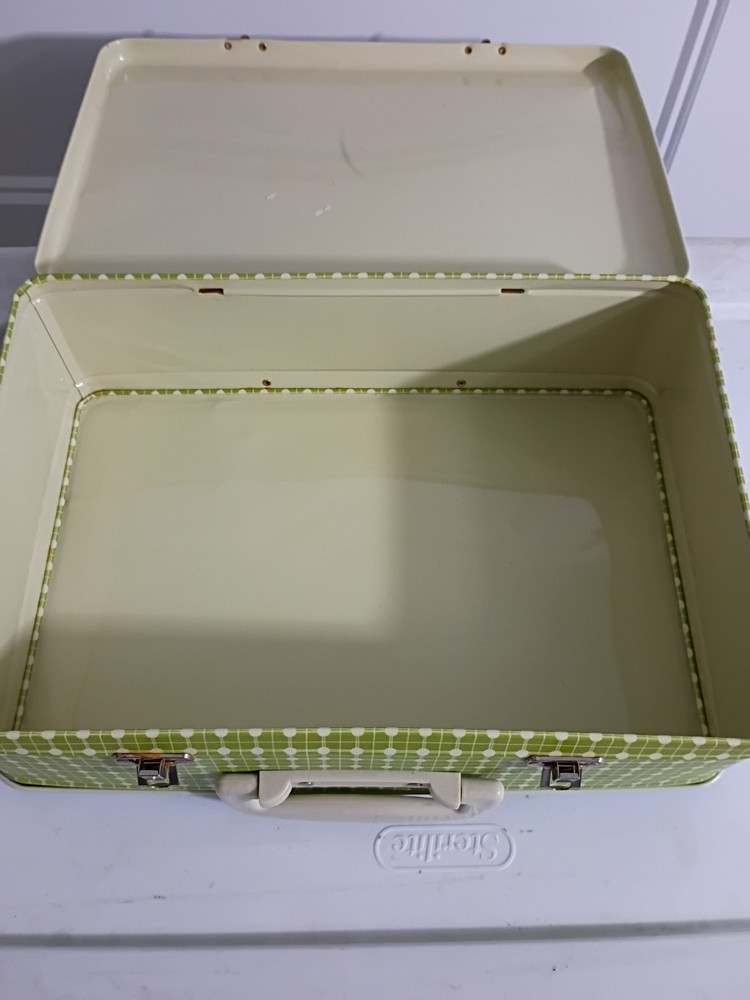 Moda Vintage Tin Alphabet Lunchbox