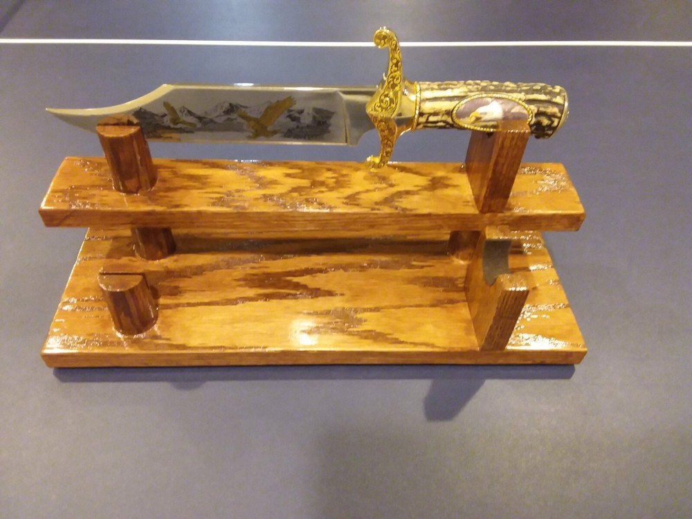 BOWIE-SMALL SWORD KNIFE DISPLAY STAND (DARK WALNUT)
