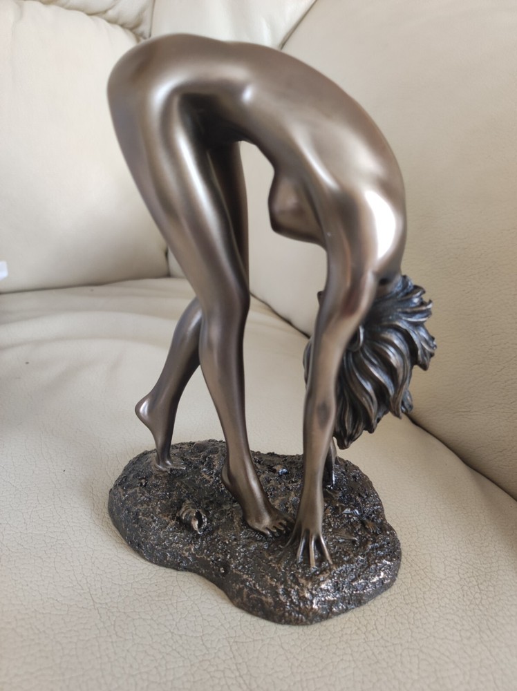 Patricia Bronze statue