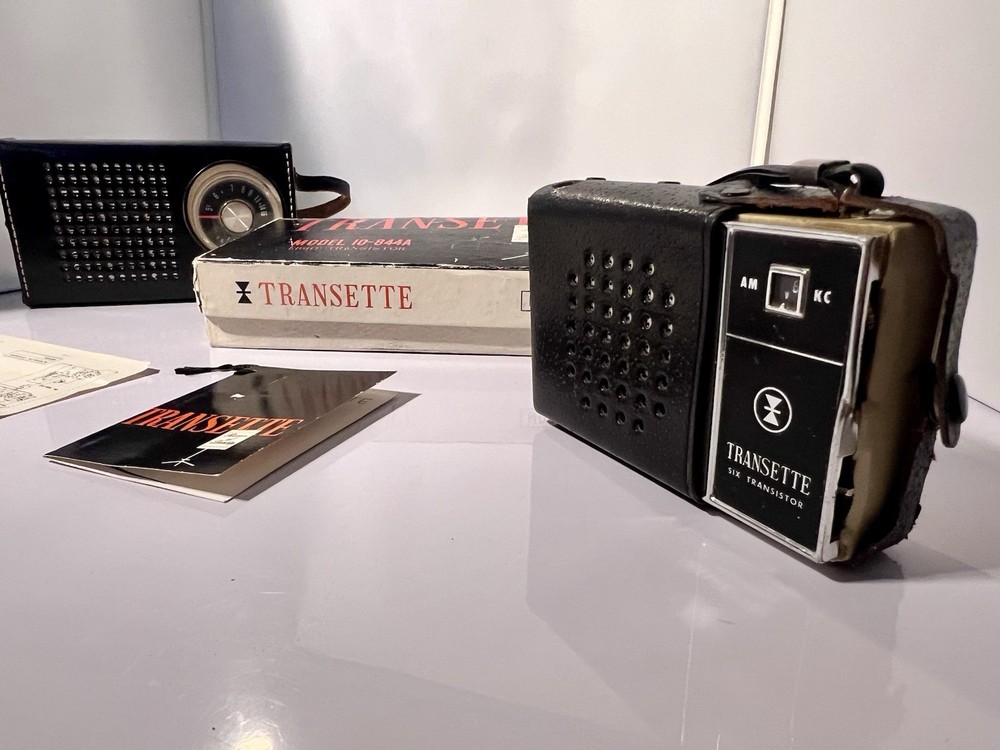 2 Vintage Transette Transistor Radios