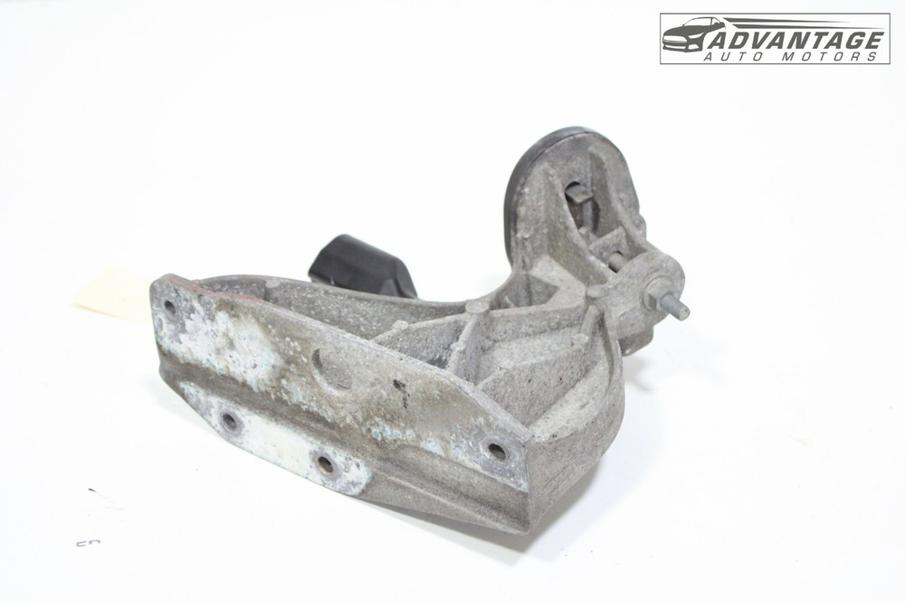 2018-2024 FREIGHTLINER CASCADIA 126 FRONT LEFT SIDE HOOD SUPPORT BRACKET OEM