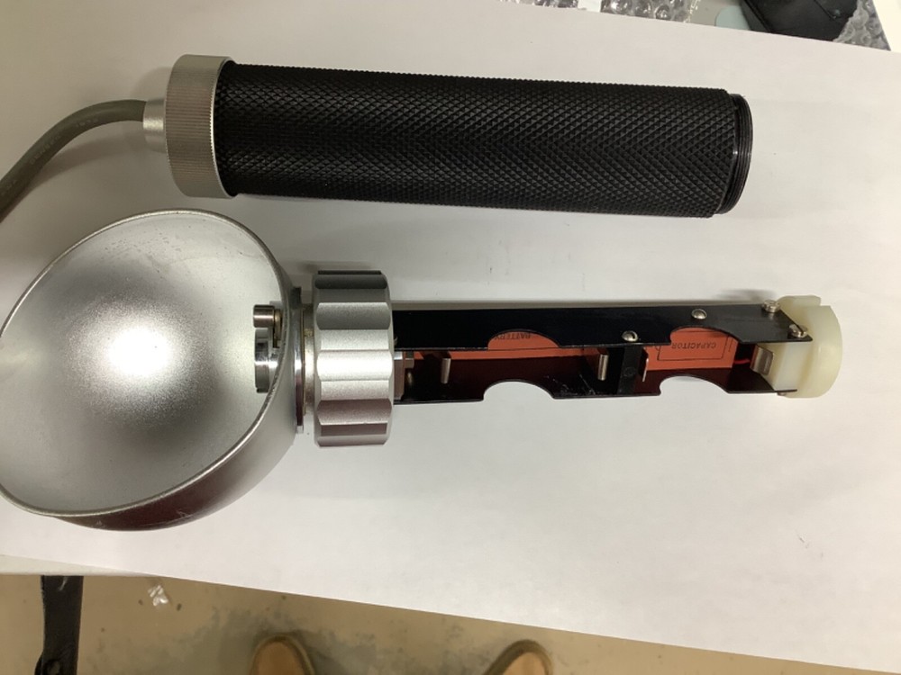 Nikon Nikonos Underwater Flash Bulb Unit & Case