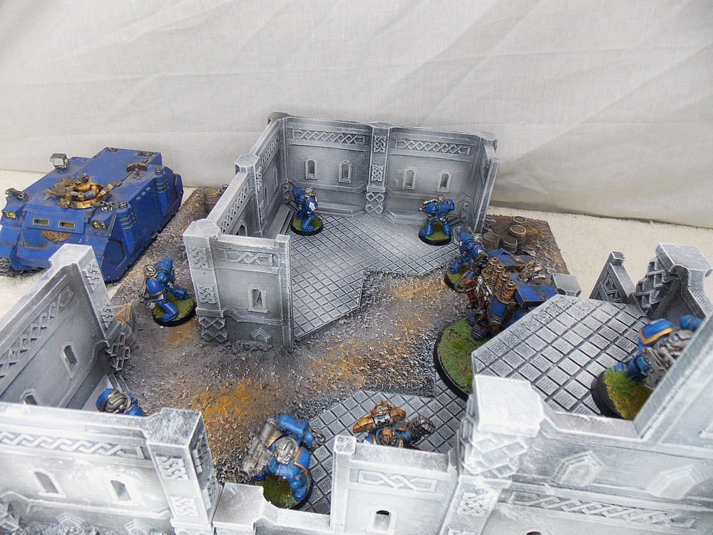 WARGAMING TERRAIN PAINTED BUILDING