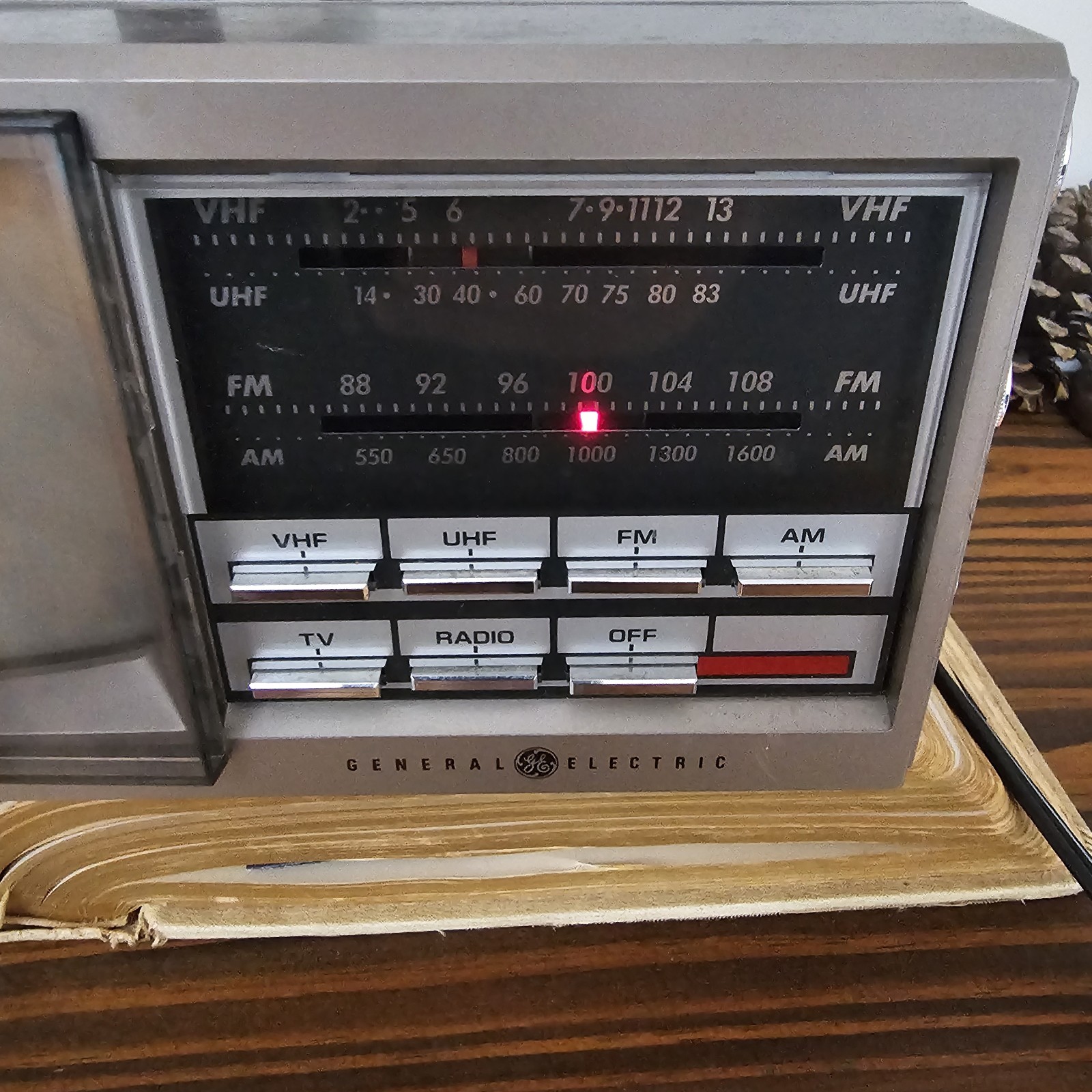 Spacemaker Kitchen Companion GE TV/Radio 5” B&W FM/AM 7-7150 Original Box Clean