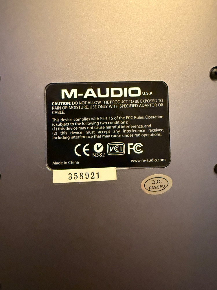 M-Audio O2 Keyboard USB MIDI Controller - Power Up Tested, No USB Cable