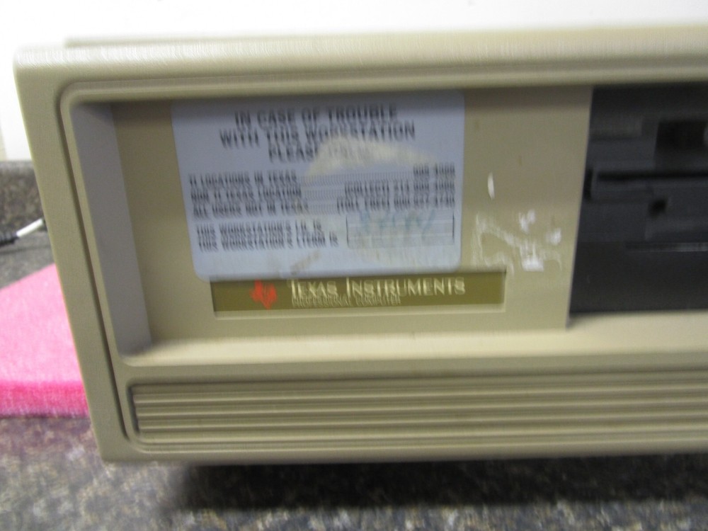 Vintage Texas Instruments Professional Computer Basic 2223050-0004 - Powers Up