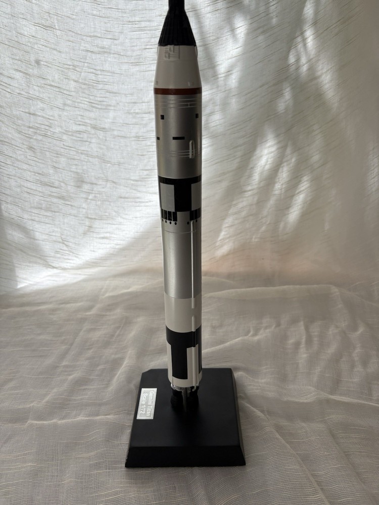 Daron Executive Series Models E80472 Gemini Titan Rocket 1/72 Scale Display