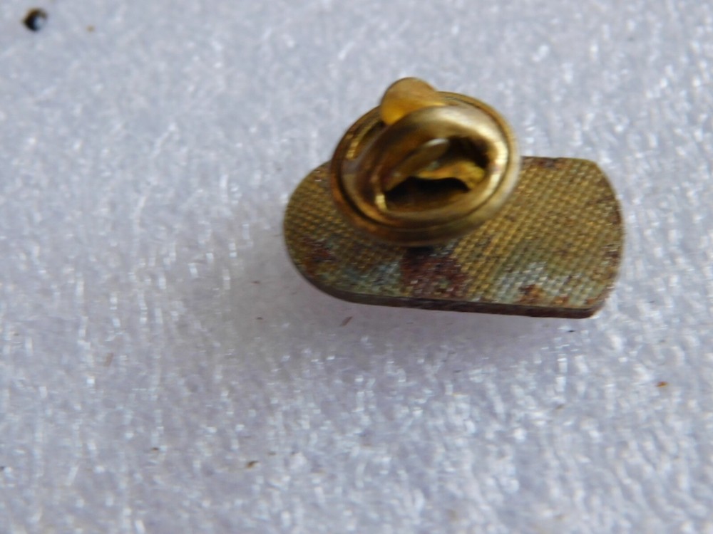 Nice Schlitz Beer Can Lapel Pin