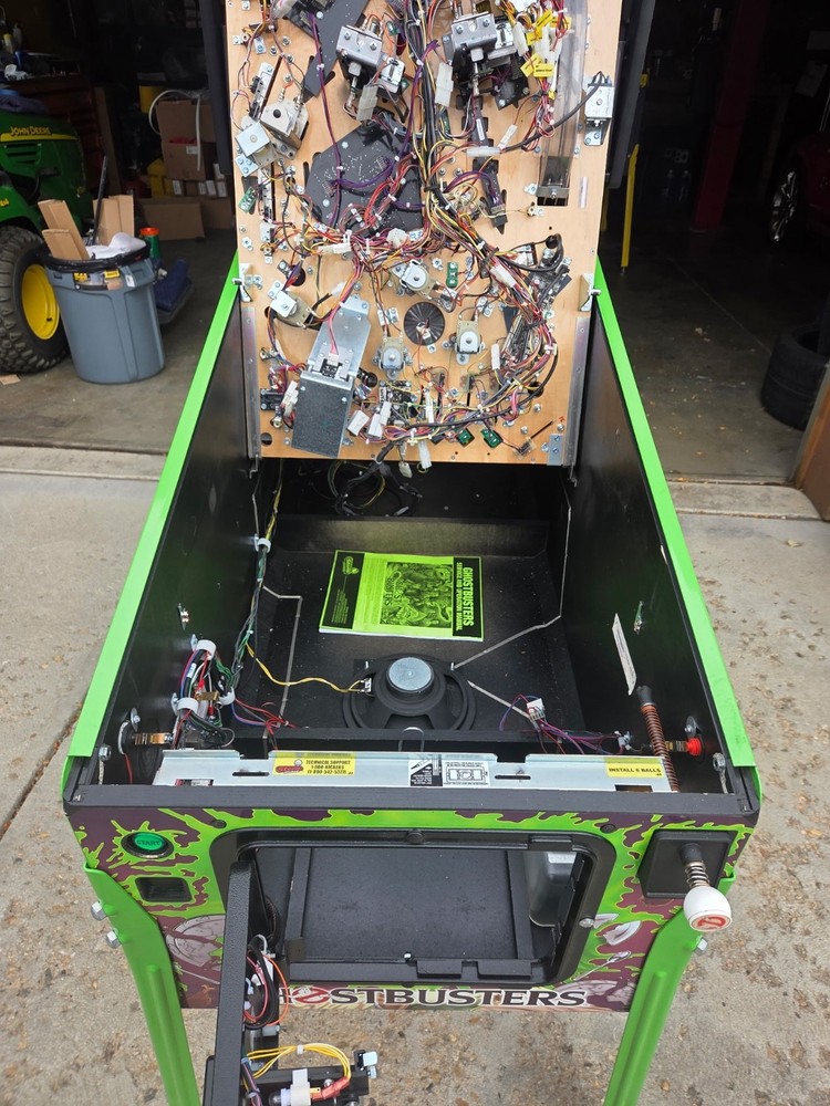 Ghostbusters Limited Edition Pinball Machine ..Nice Condition