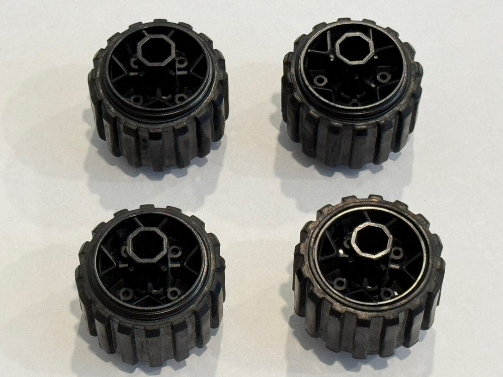 Robotix ROBOT COMMANDER Replacement Part WHEEL AND TIRE