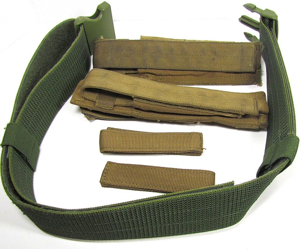 4 TACTICAL BELTS AND POUCHES