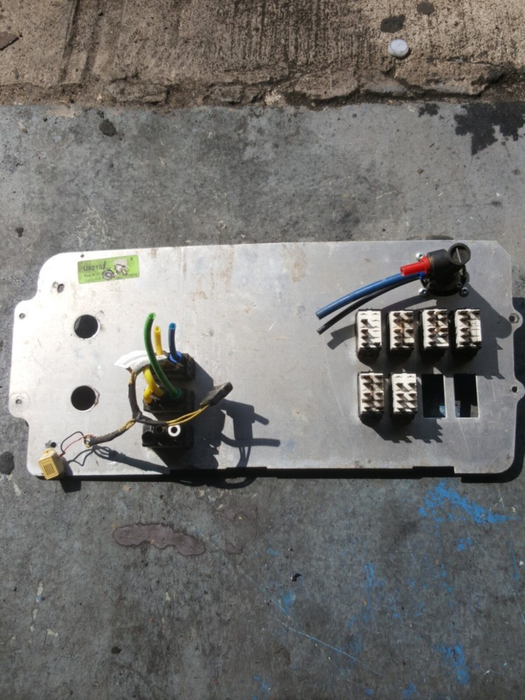 FREIGHTLINER DASHBOARD PANEL CLUSTER A06-40924-000 / U82152