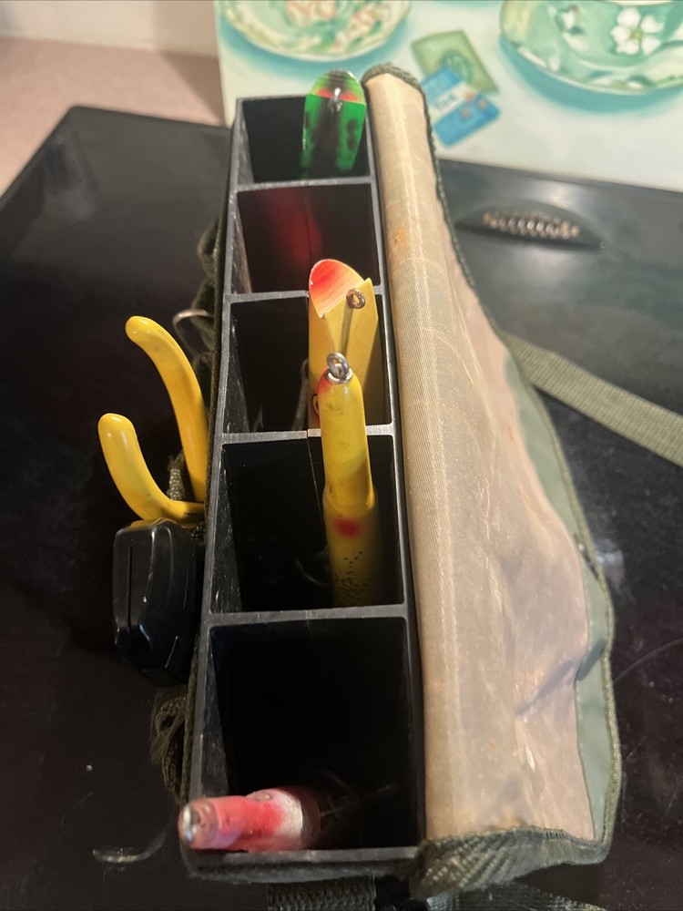 FISHING BELT LURE CASE