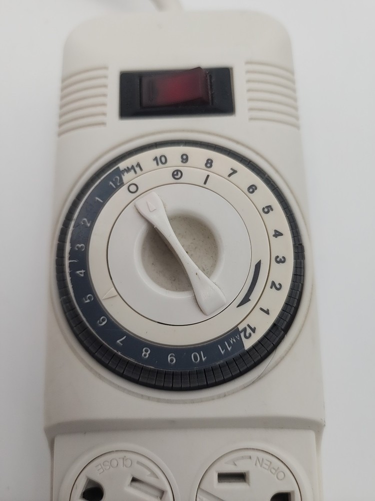 8 OUTLET PROTECTOR: SURGE TIMER + Reset Pre-owned