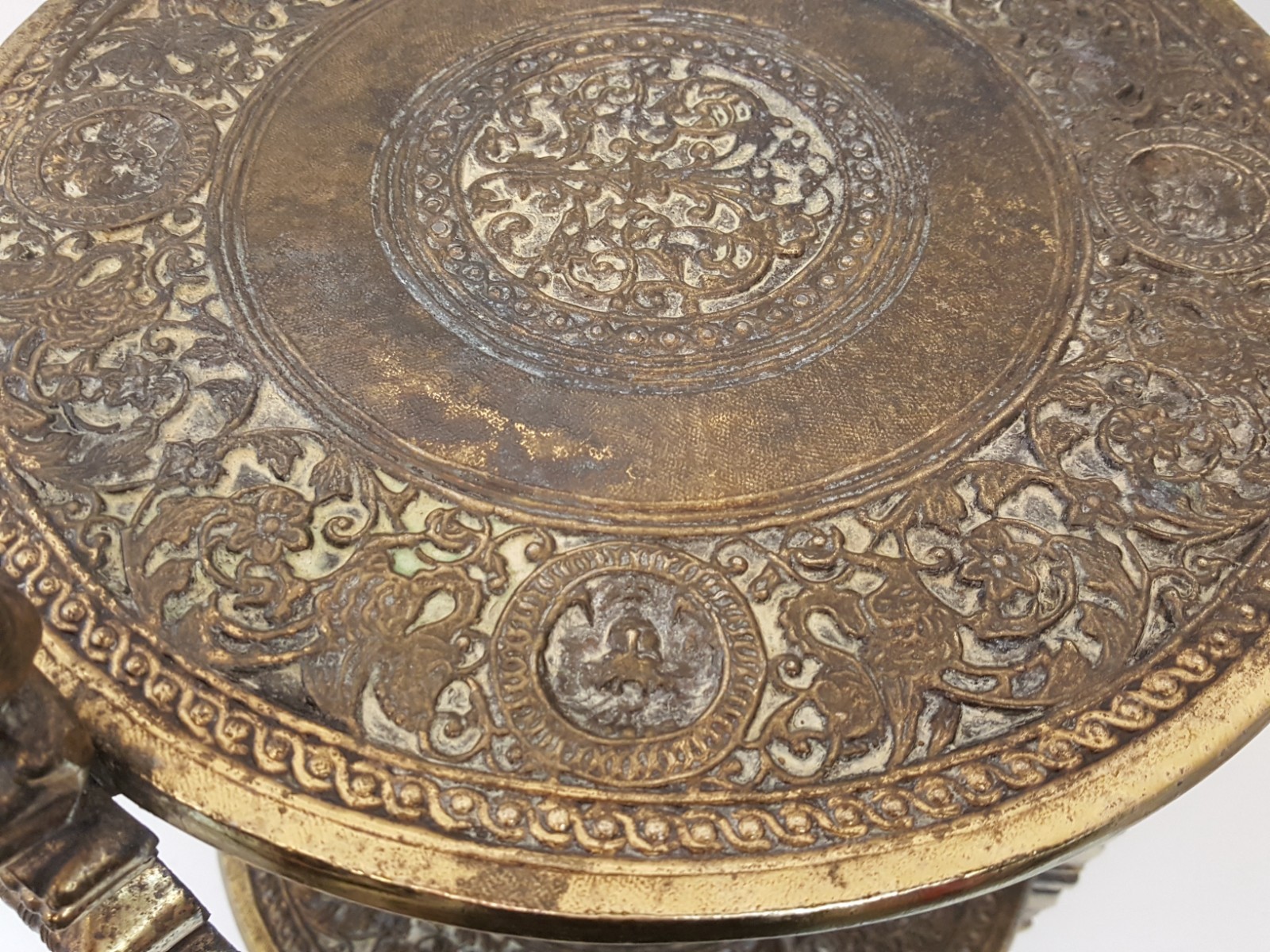 Vintage midcentury Moroccan gold gilt metal drinks table accent 2 tier 7184