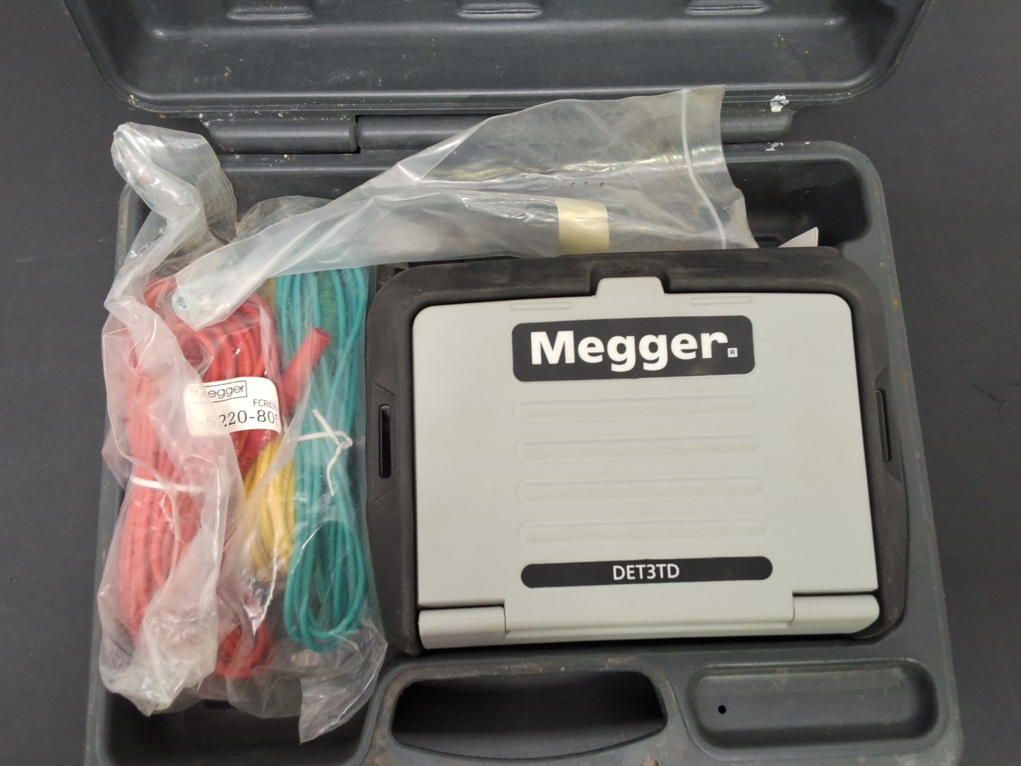 MEGGER DET3TD EARTH TESTER W/ACCESSORIES & CASE- FREE RETURNS- USED