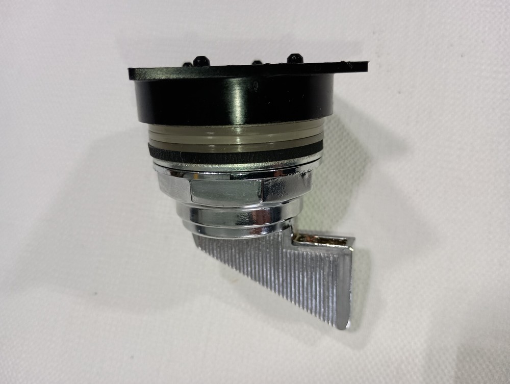 NEW GE CR104PSM33 Selector Switch Lever Panel Mount Crome SG22 3 Position Type 4