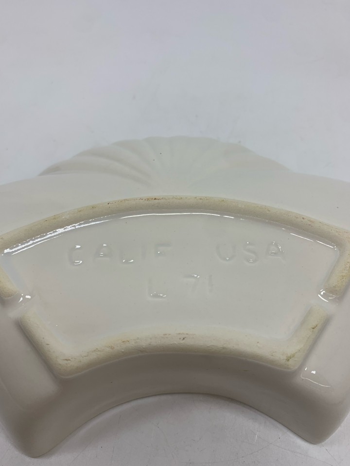 WHITE SCALLOPED SERVING DISH/TRINKET.