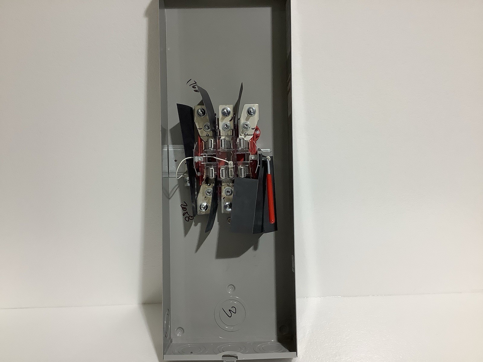 Milbank Meter Base, 320A, 600VAC, Ringless Lever Bypass Meter Socket