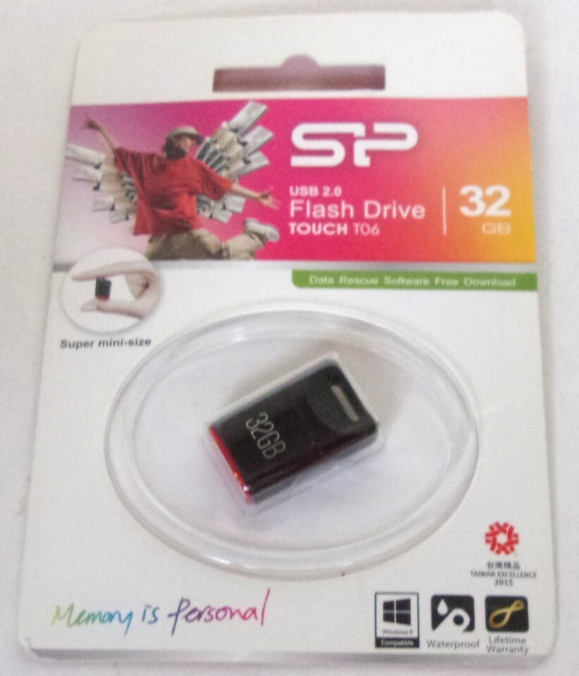 SP USB 2.0 - 32GB Flash Drive Touch 106 **NIP