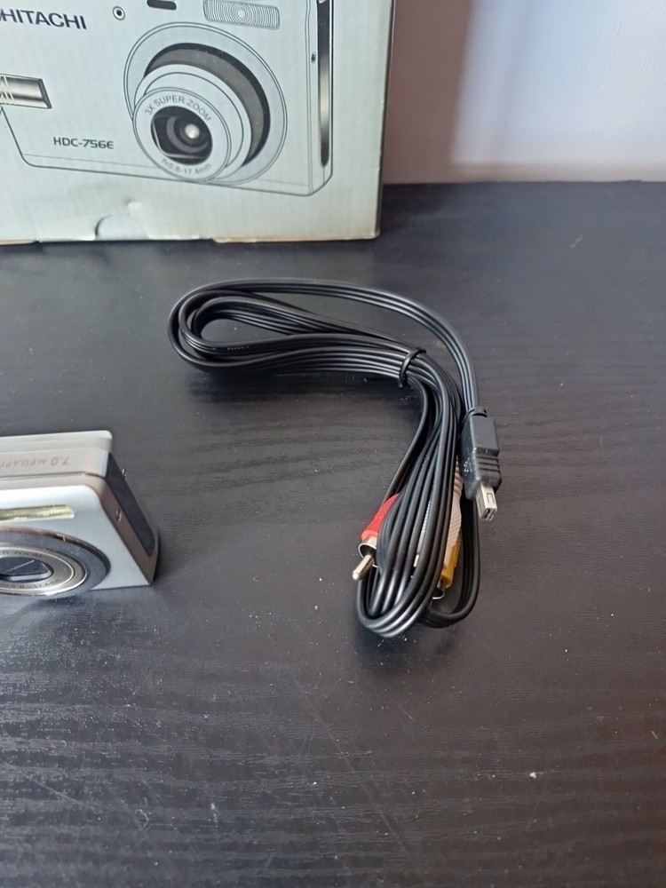 Hitachi Digital Camera HDC-756E 7.0MP Silver