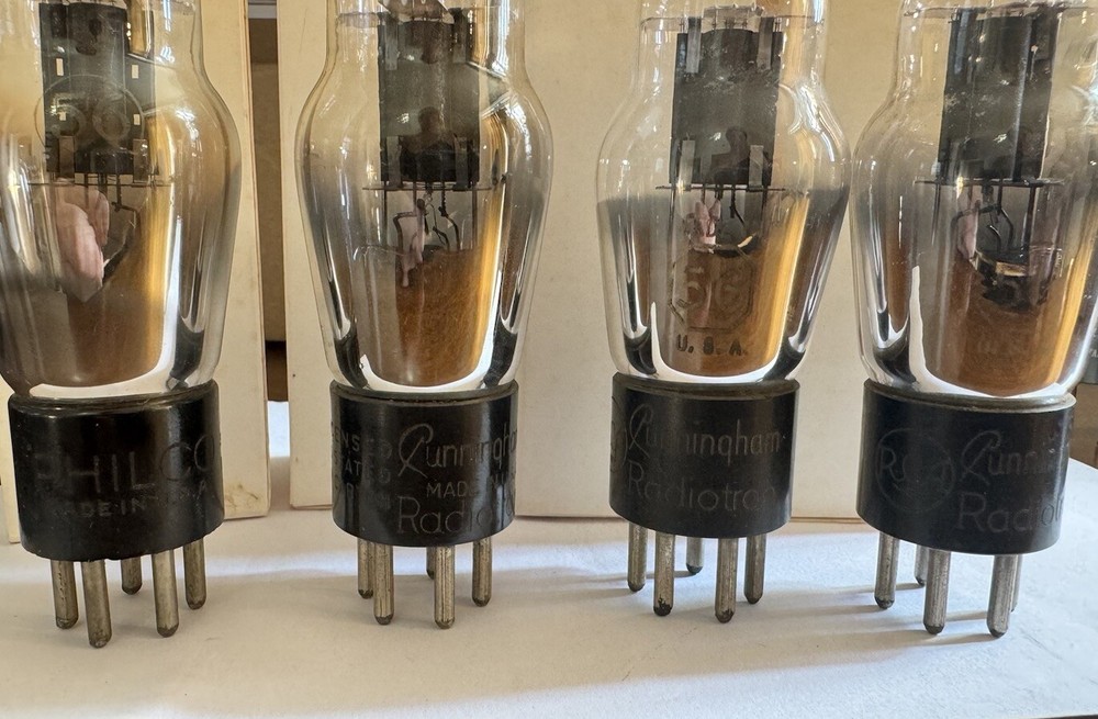 NOS MATCHED QUAD 56 ST GLOBES Engraved Bases Windmill Micas