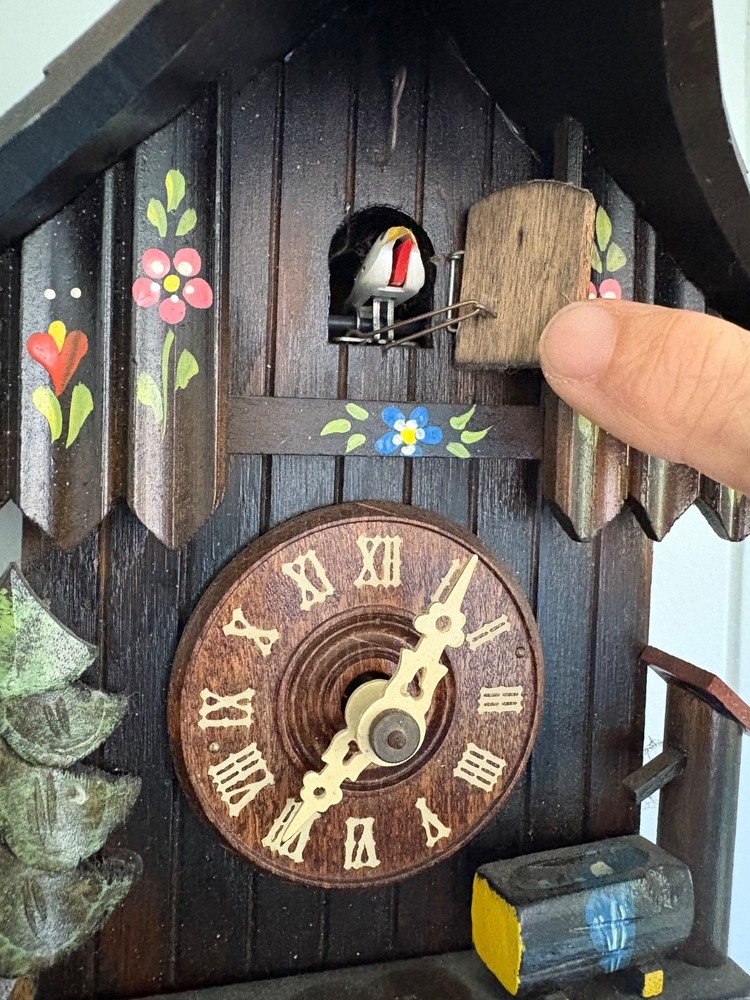 VTG cuckoo wall clock Germany Schneider works,has 2 weights