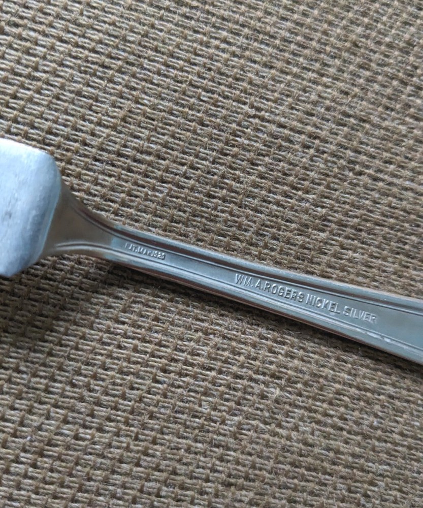 Oneida/Rogers Master Butter Knife - Discontinued Pattern