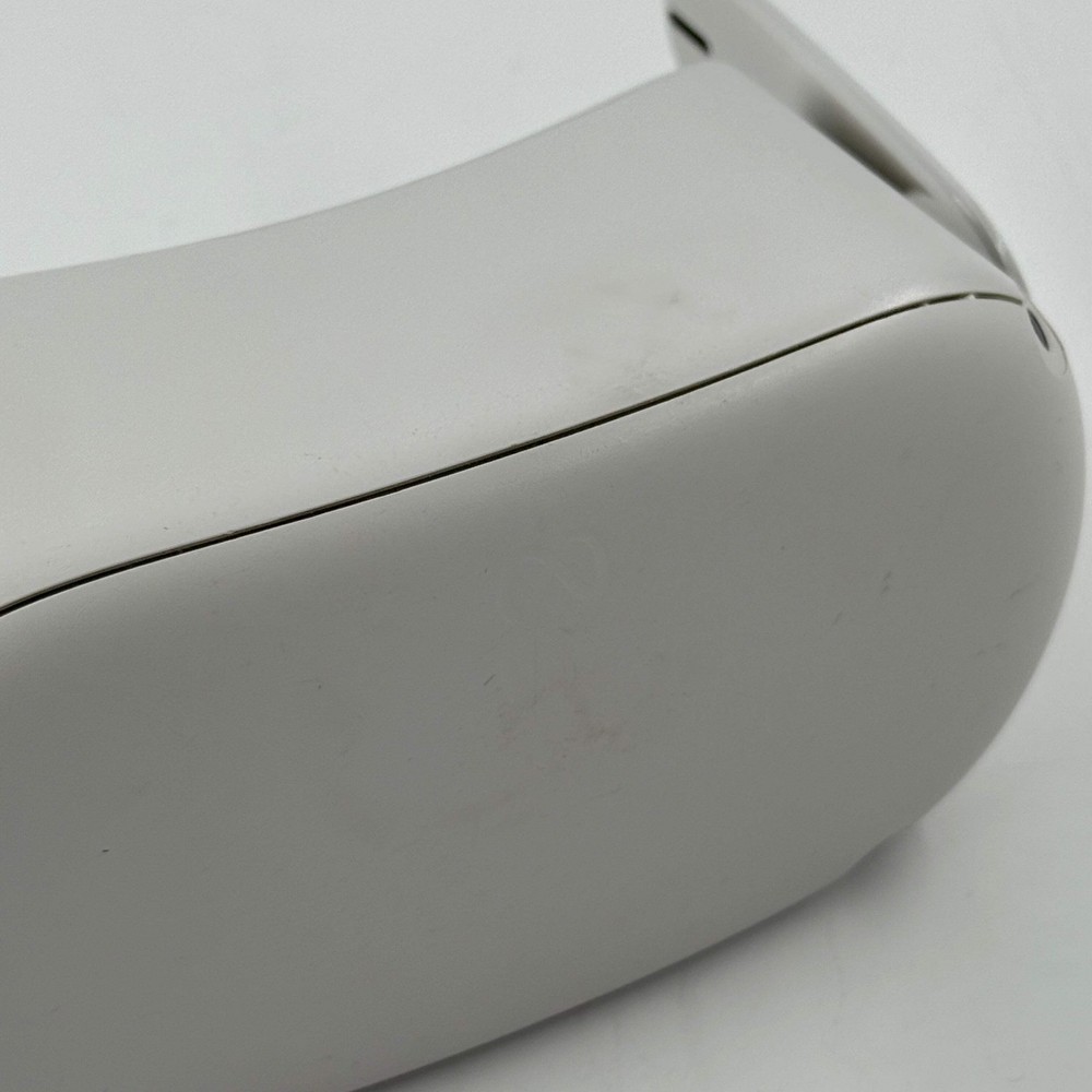 Meta Quest 2 VR Headset White with Cracks on Outer Case - Used C