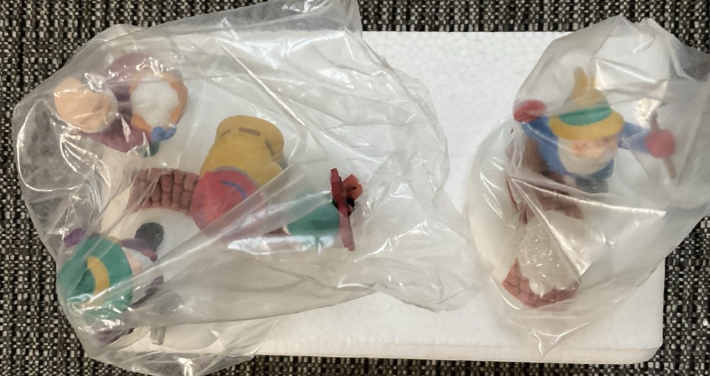 Dept 56 North Pole “Tea Tie Elves”