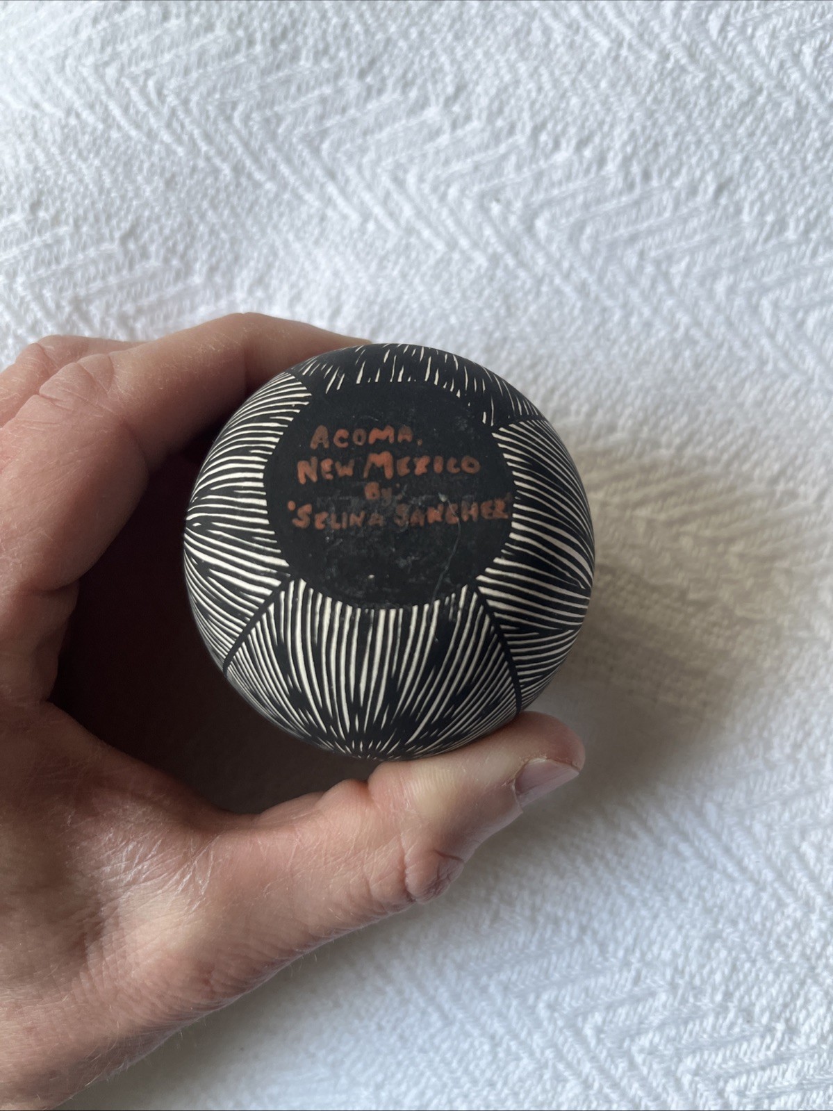 Southwest Native American Acoma Pueblo Pottery Signed Fine Line ‘Seed Pot’