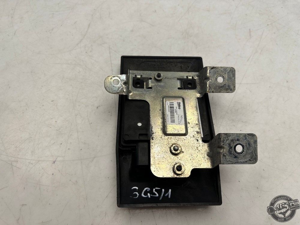 2016-2019 JAGUAR XE REAR RIGHT (PASSENGER SIDE) BLIND SPOT SENSOR CONTROL MODULE