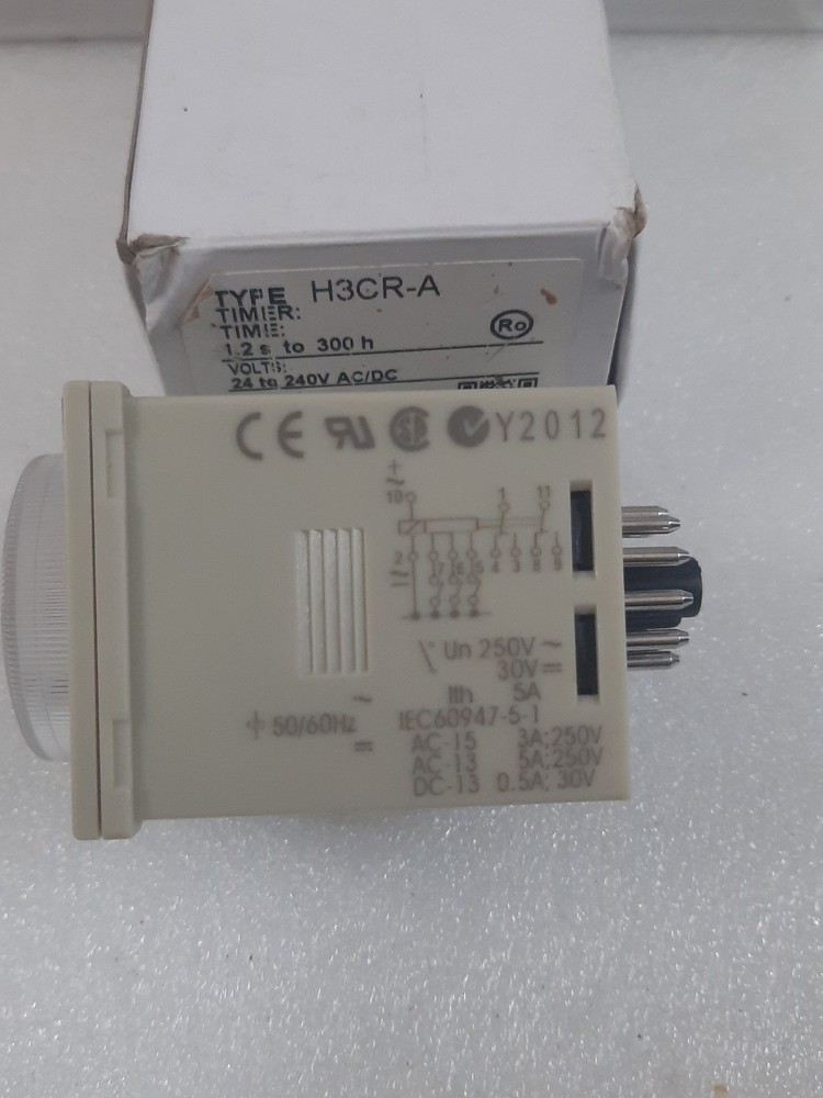 OMRON H3CR-A TIMER