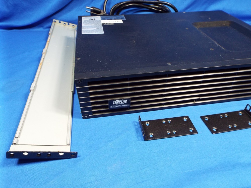 Tripp Lite SmartPro UPS Line Interactive Sine Wave Rackmount 1000VA 120V