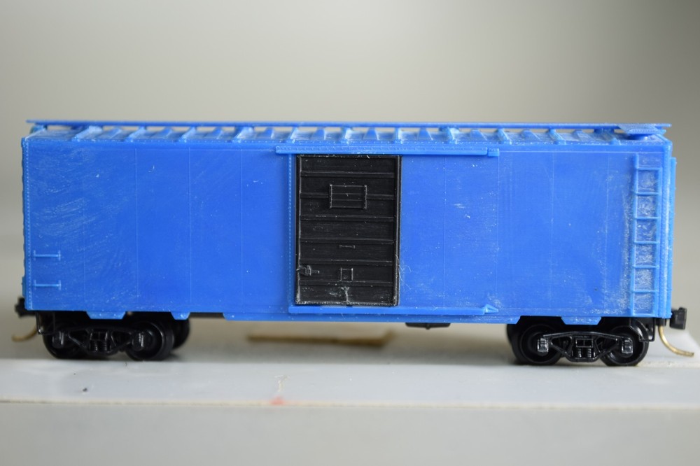 4892 Micro Trains 40' BOX car UN DEC   UN PAINTED
