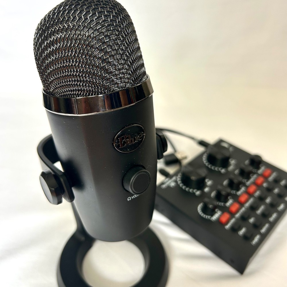 Logitech for Creators Blue Yeti USB Microphone Gently Used