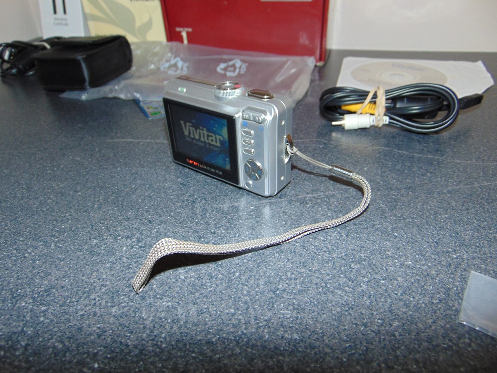 Vivitar Digital Camera Vivicam 6320 6.0MP Silver - Working - Complete