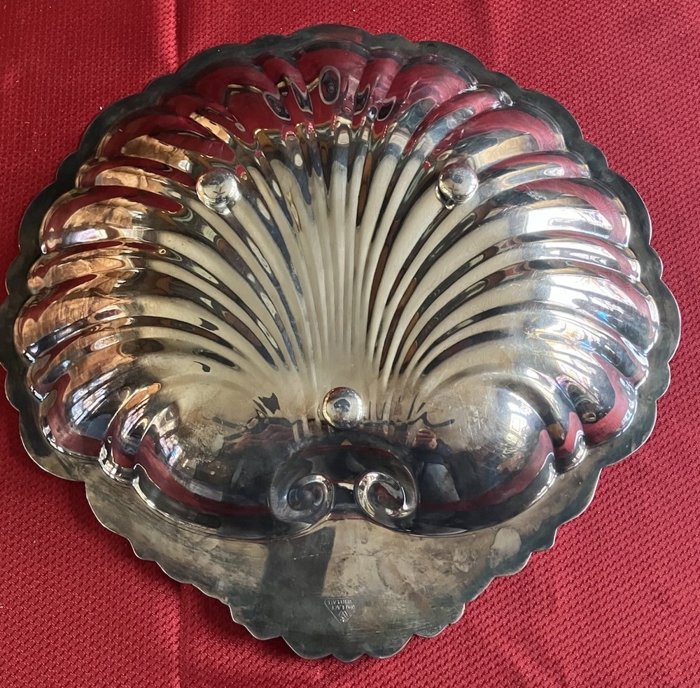 Wallace Silverplate 579. Large Shell Baroque Pattern Serving Tray. 15” X 15”