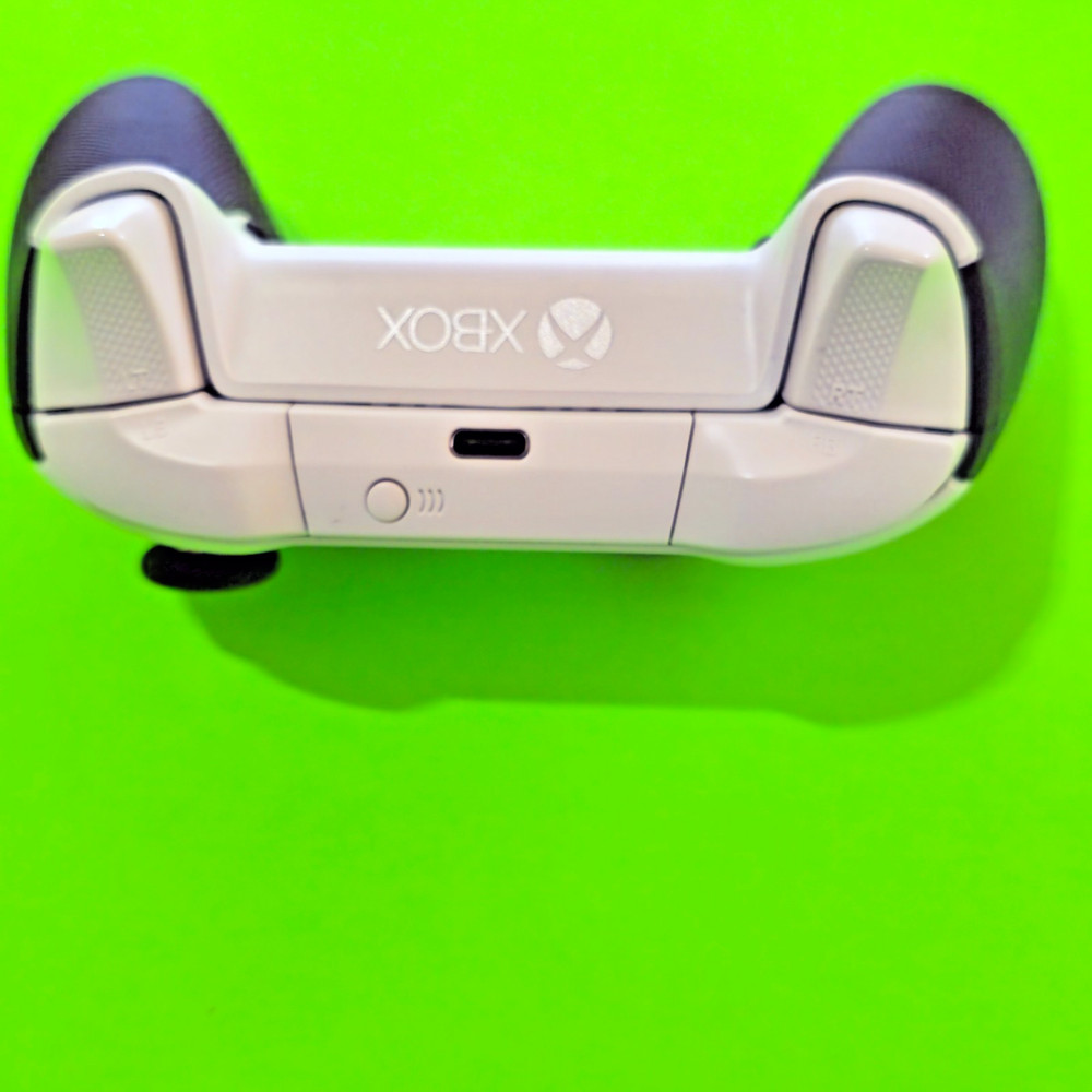 Xbox Elite Series 2 Controller in White w/ Gulikit 720 TMR Installed