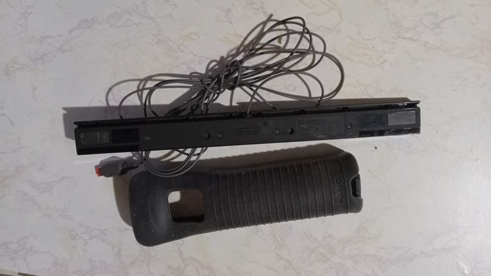 Nintendo Wii OEM Black Wired Sensor Bar Bundle with Sleeve