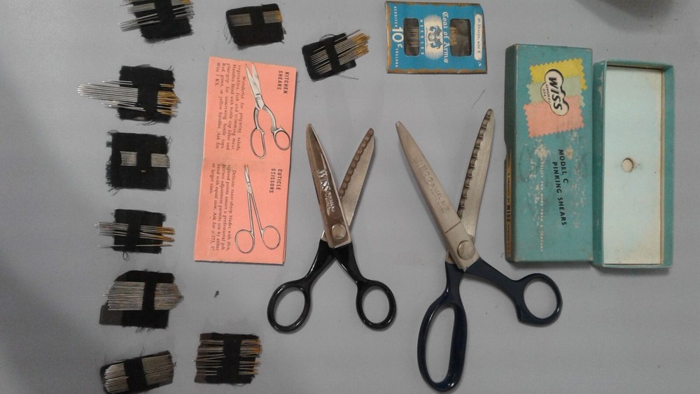 VINTAGE  WISS PINKING SHEARS SCISSORS  MODEL C  Original Box & SN7