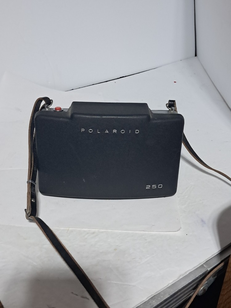 Vintage Polaroid Automatic 250 Camera (e)