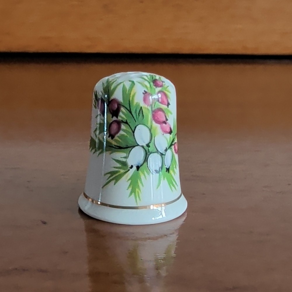 Vintage Bone China Thimble Festive Yew Tree Red Berries Boxed