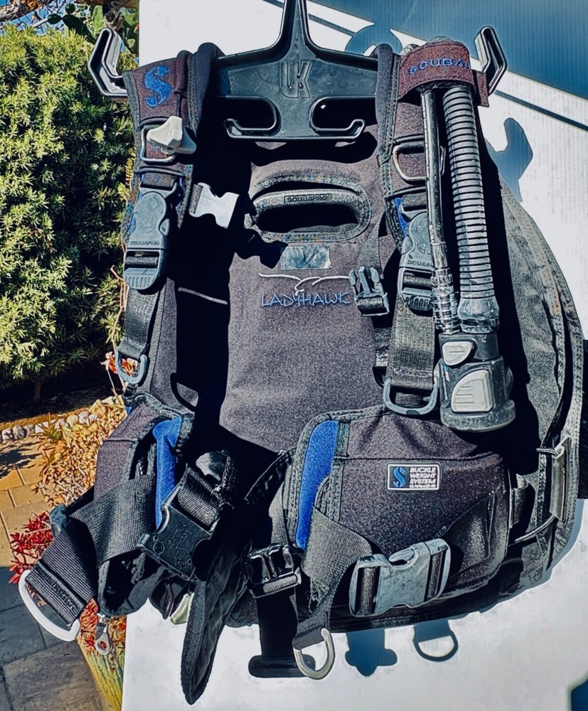 Scubapro Ladyhawk BCD W/Air 2, Medium, Black/Blue