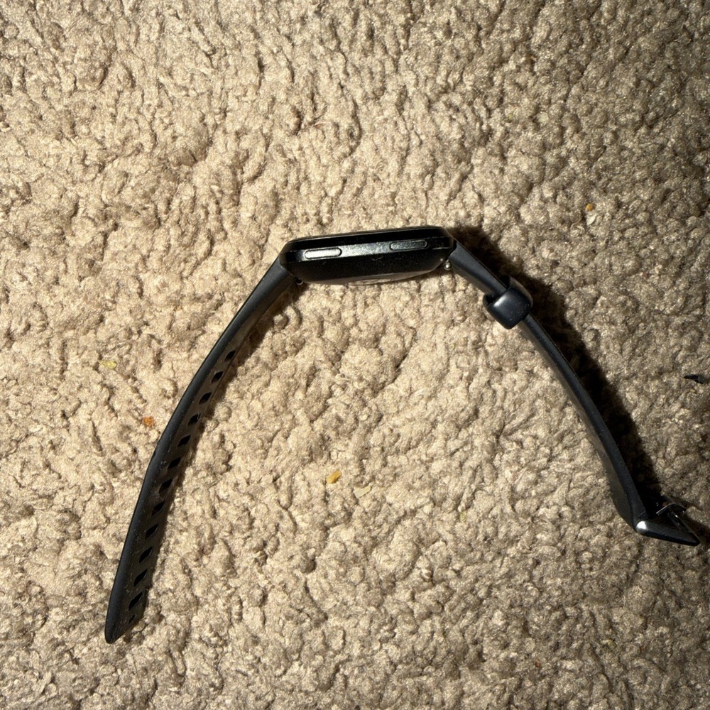 Fitbit Versa FB504 Smartwatch - Black