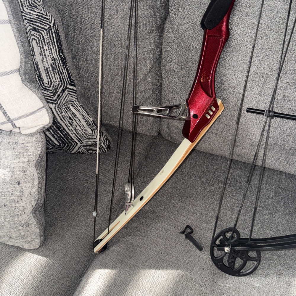 2- Bows 1-VINTAGE PSE COMPOUND 1-Barnett Archery Vortex READ Description