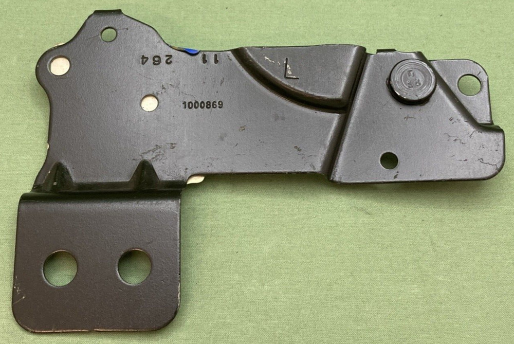 NEW GENUINE MOPAR 68019023AA Sensor Bracket, Left