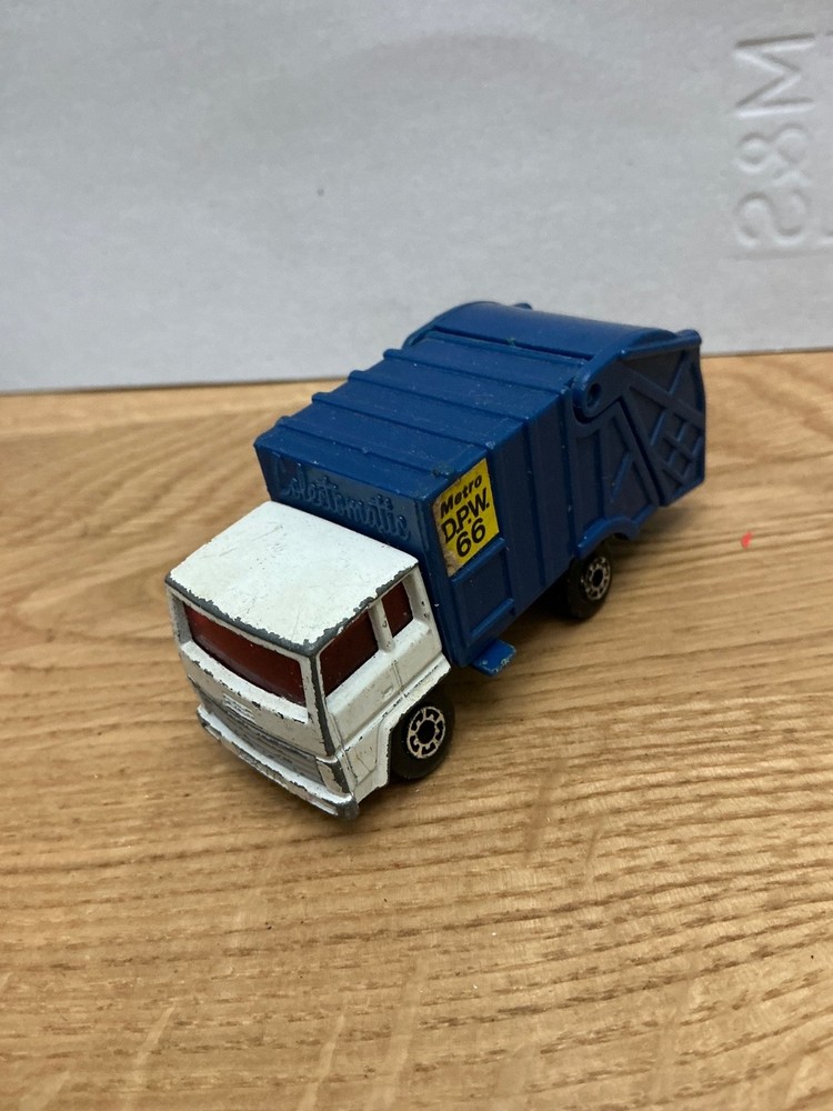 Matchbox 36 Refuse Truck white/blue 1979