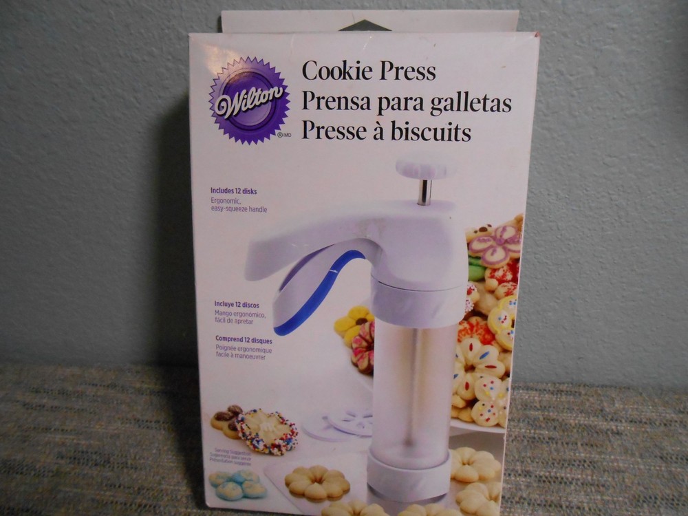 Wilton Cookie Press Ergonomic  Easy-Squeeze Handle with 12 Discs
