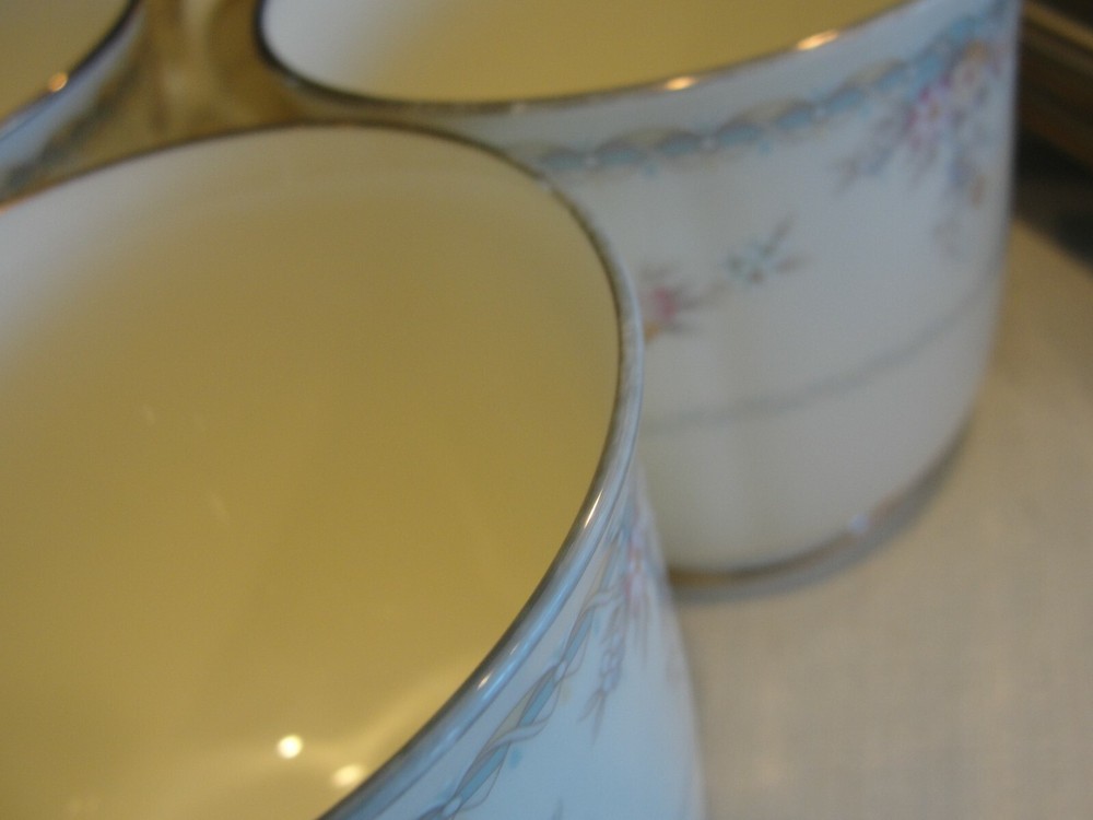 NORITAKE LINDA 6 - 5 SETTING 30 PIECES